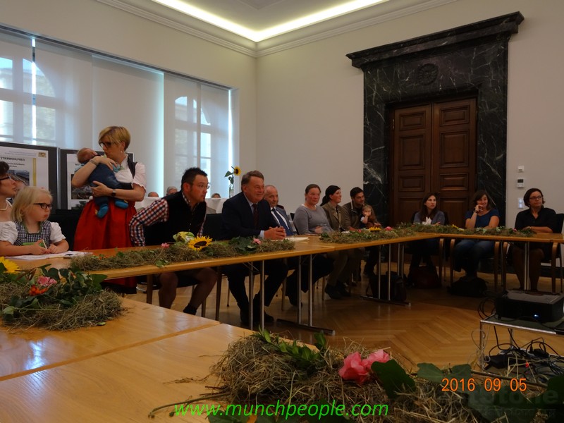 Tierwohl-Preisverleihung 2016 durch Minister Brunner www.munichpeople.com