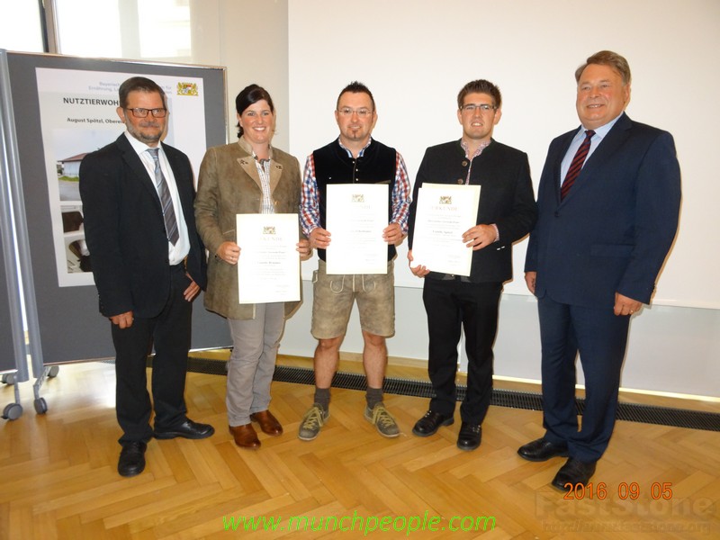 Tierwohl-Preisverleihung 2016 durch Minister Brunner www.munichpeople.de