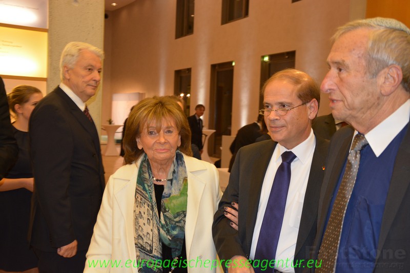 Verleihung der Ohle -Jakob-Medaille in Gold an Fr. Dr. Merkel www.munichpeople.com www.europaeischepresseagentur.com