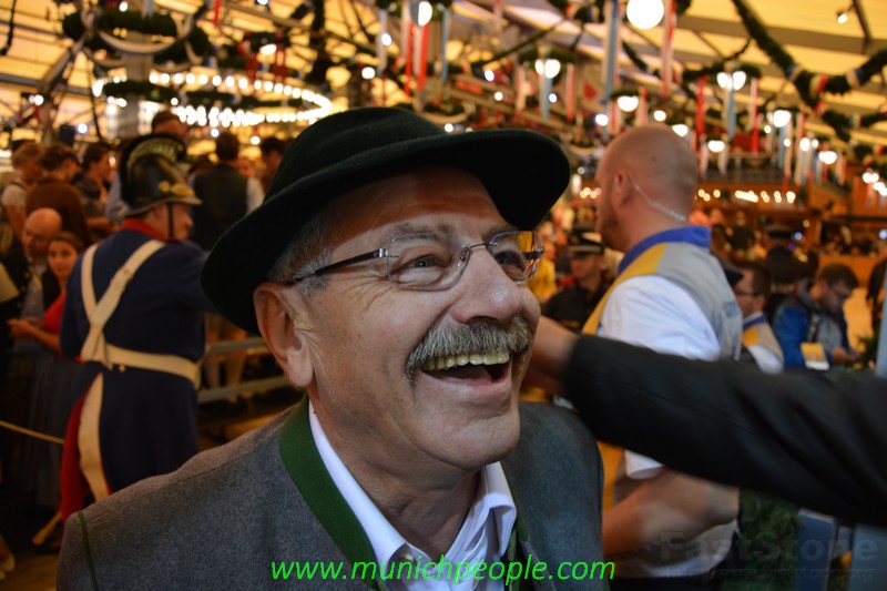Wiesnstadtrat Otto Seidl im Schottenhamel Bierzelt www.munichpeople.de www.munichpeople.com