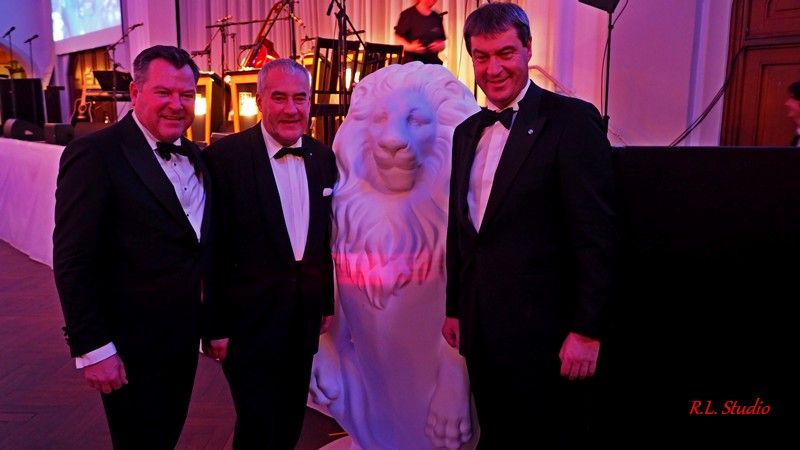 11.Schwarz Weiss Ball 2018 www.munichfinest.com