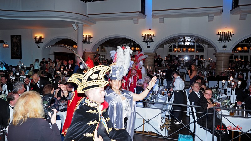 11.Schwarz Weiss Ball 2018 www.munichpeople.com