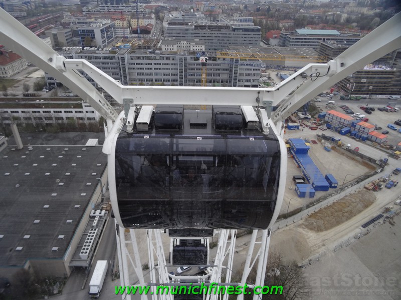 Die Gondel des grössten Riesenrades www.munichfinest.com www.munichfinest.com