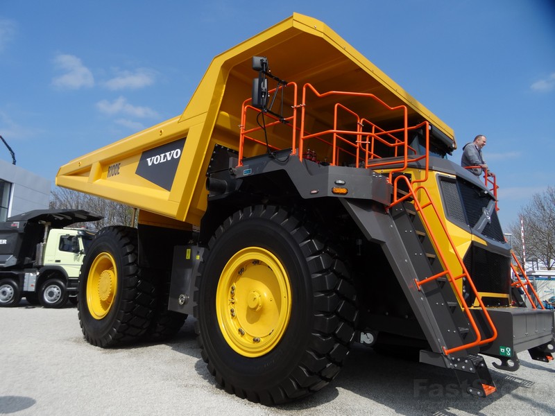 Minenfahrzeug von Volvo www.muenchenfenster.de www.münchenfenster.de