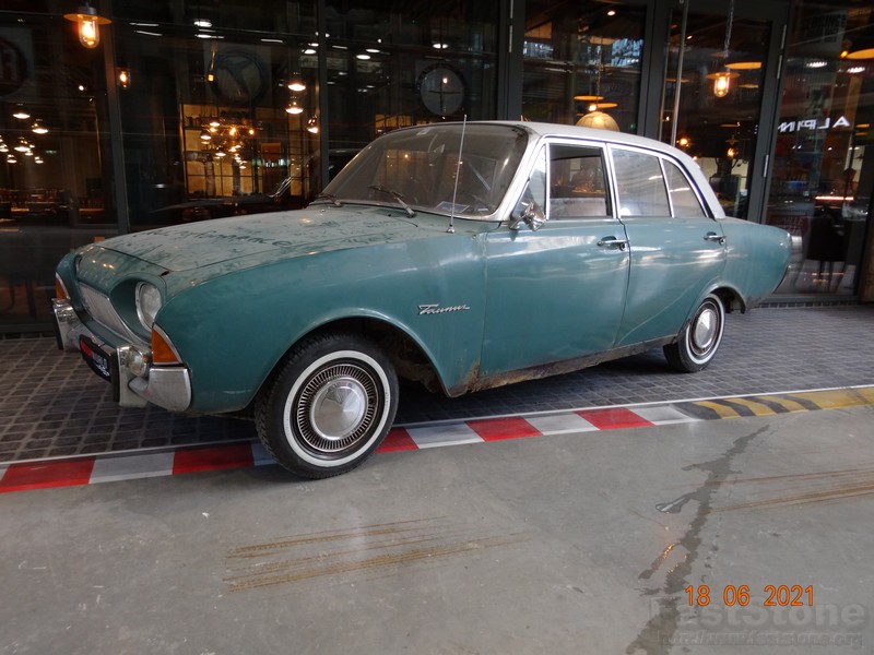 Motorworld München www.münchenfenster.de www.munichcar.com