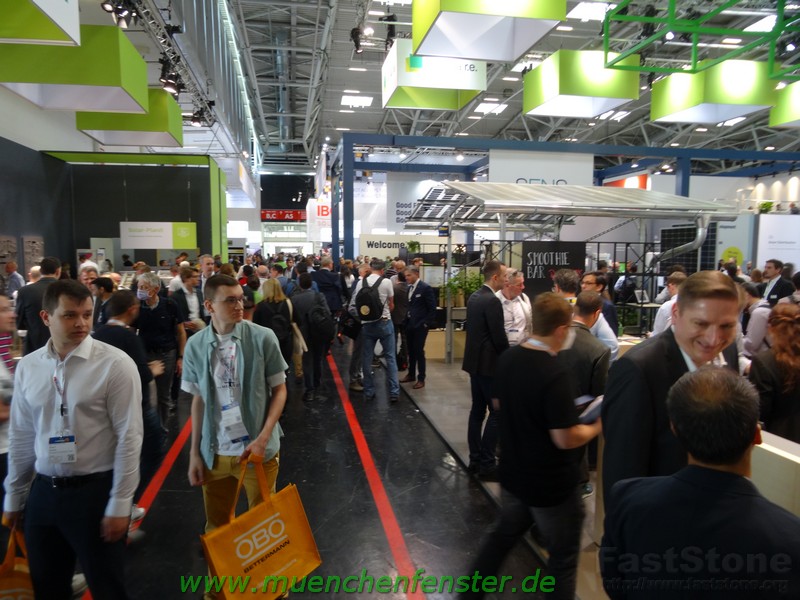 Andrang auf der Intersolar www.münchenfenster.de www.muenchenfenster.de