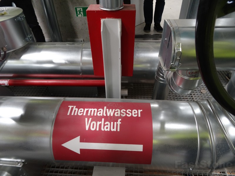 Das aus der Tiefe kommende heisse Thermalwasser www.muenchenfenster.de www.muenchenfenster.de