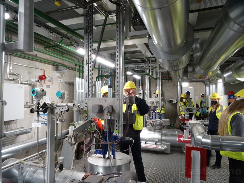 Das verzweigte Rohrnetz im Inneren des HKW www.muenchenfenster.de www.muenchenfenster.de