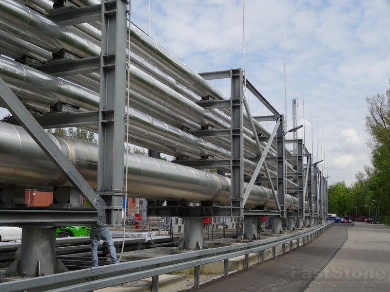 Dier Rorleitungen von und zu dem HKW bis zu den Bohrlöchern www.muenchenfenster.de www.muenchenfnster.de