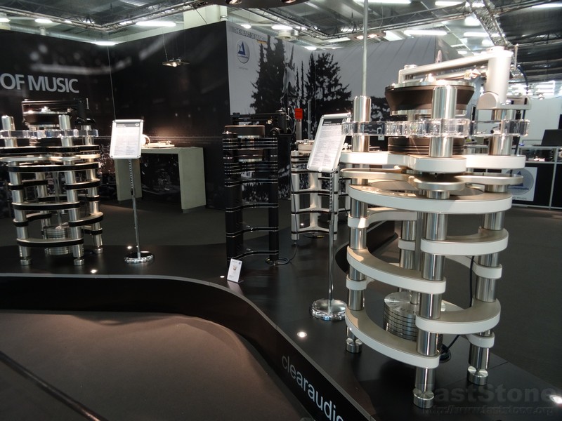 HIGH END Muenchen auch das sind Plattenspieler der Oberklasse www.muenchenfenster.de www.muenchenfenster.de