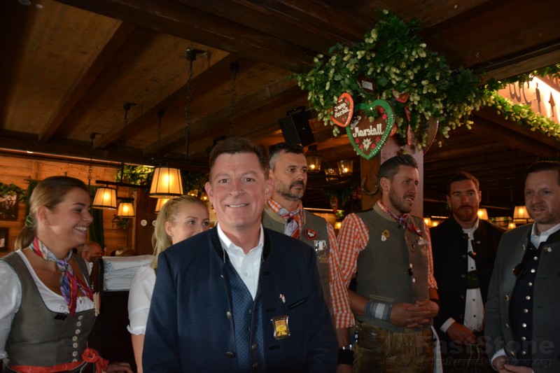 Alt-Schaustellerstammtisch auf der Wiesn www.munichpeople.com www.munichpeople.com