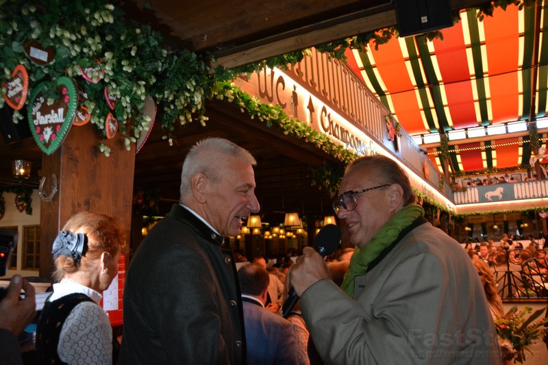 Alt-Schaustellerstammtisch auf der Wiesn www.munichpeople.com www.munichpeople.com