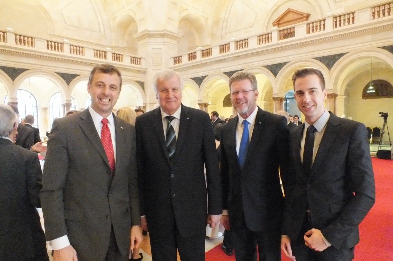 Termine für die 60.000 Ungarnsprachigen in Bayern – und ihre Stimme „Ungarnpanorama“