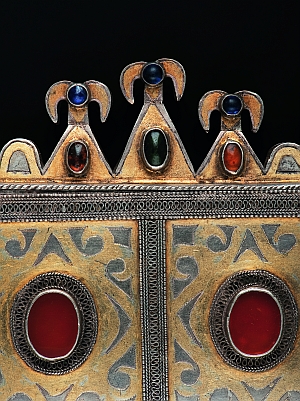 Schmuck der Turkmenen im Museum der 5 Kontinente
