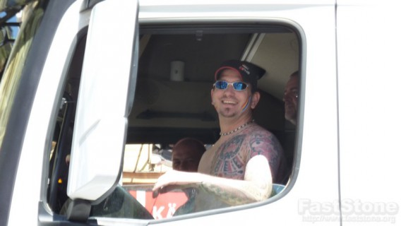 Faher des bunten Wagens zum CSD www.munichpeople.com