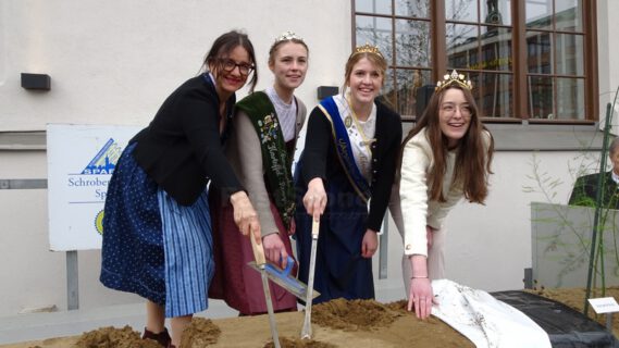 Eröffnung der Sparelsaison 2024 auf dem Viktualienmarkt
www.muenchenfenster.de