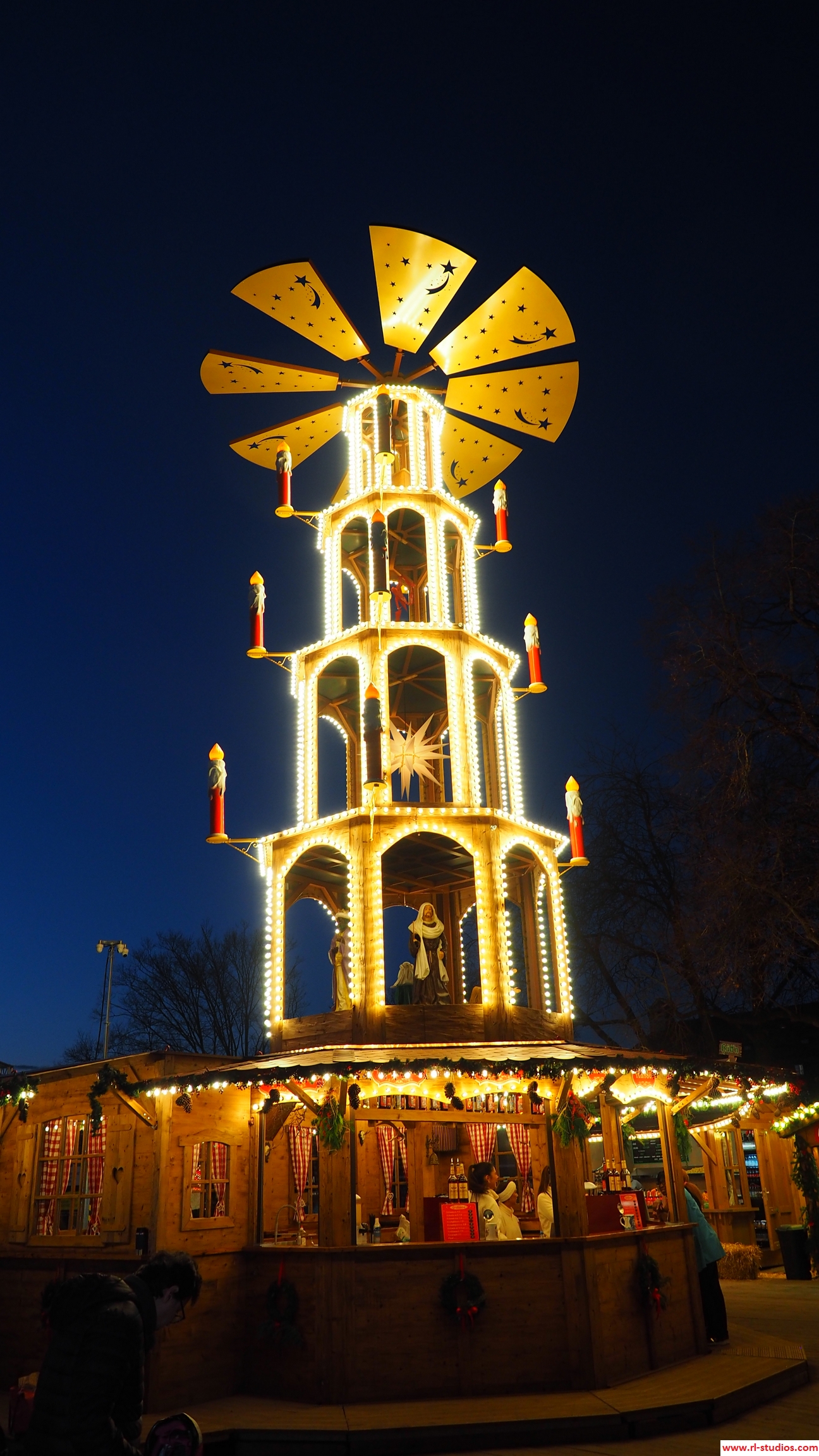 Christkindlmarkt am Luise-Kiesselbach-Platz