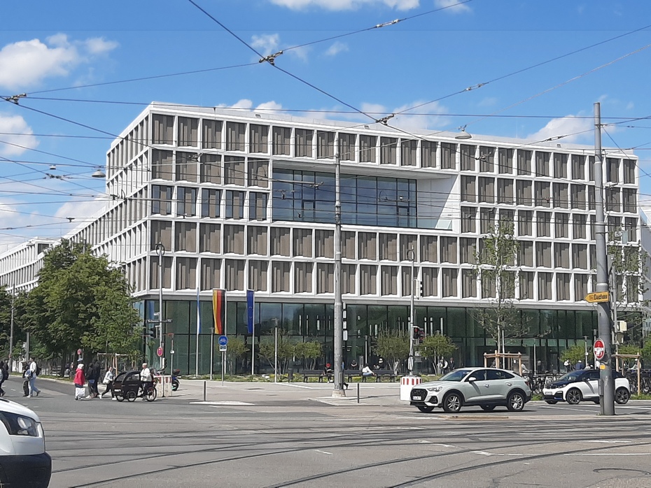 Strafjustitz nimmt Prachtbau in Betrieb